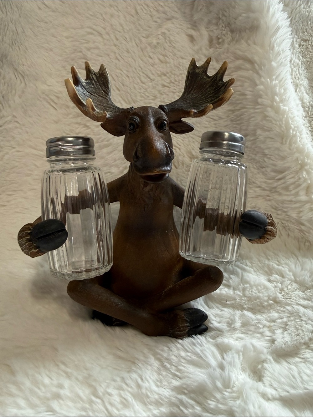 Rivers Edge Products Moose Holding Decorative Salt and Pepper Shakers Set